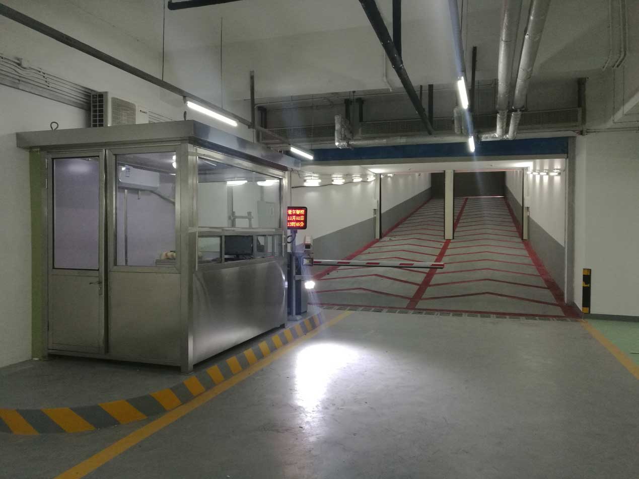 辽宁大连新世界酒店简ii远距离蓝牙识别道闸系统