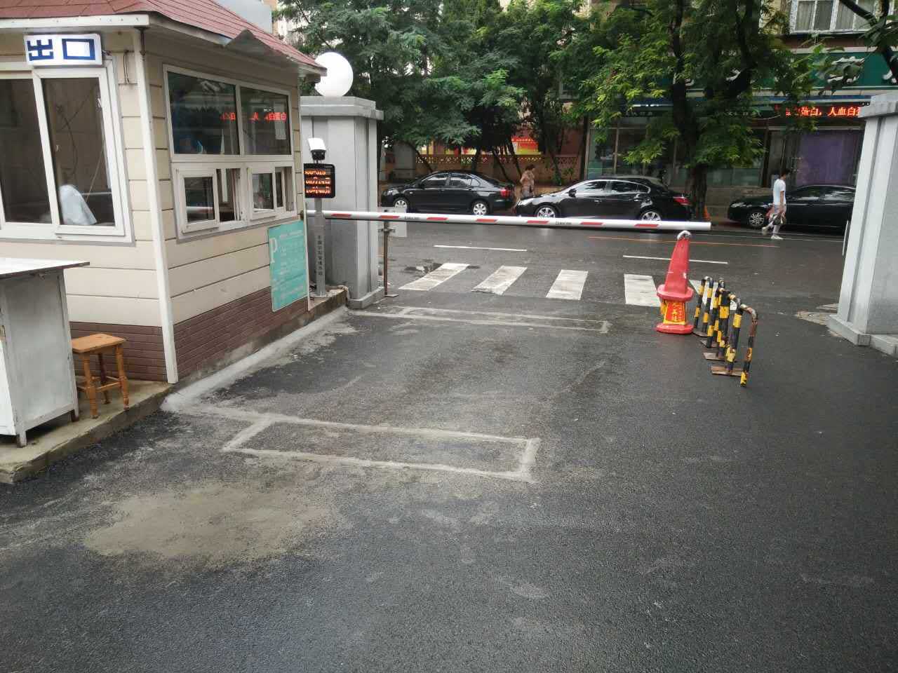 辽宁大连市友谊医院简iii型车牌识别道闸系统