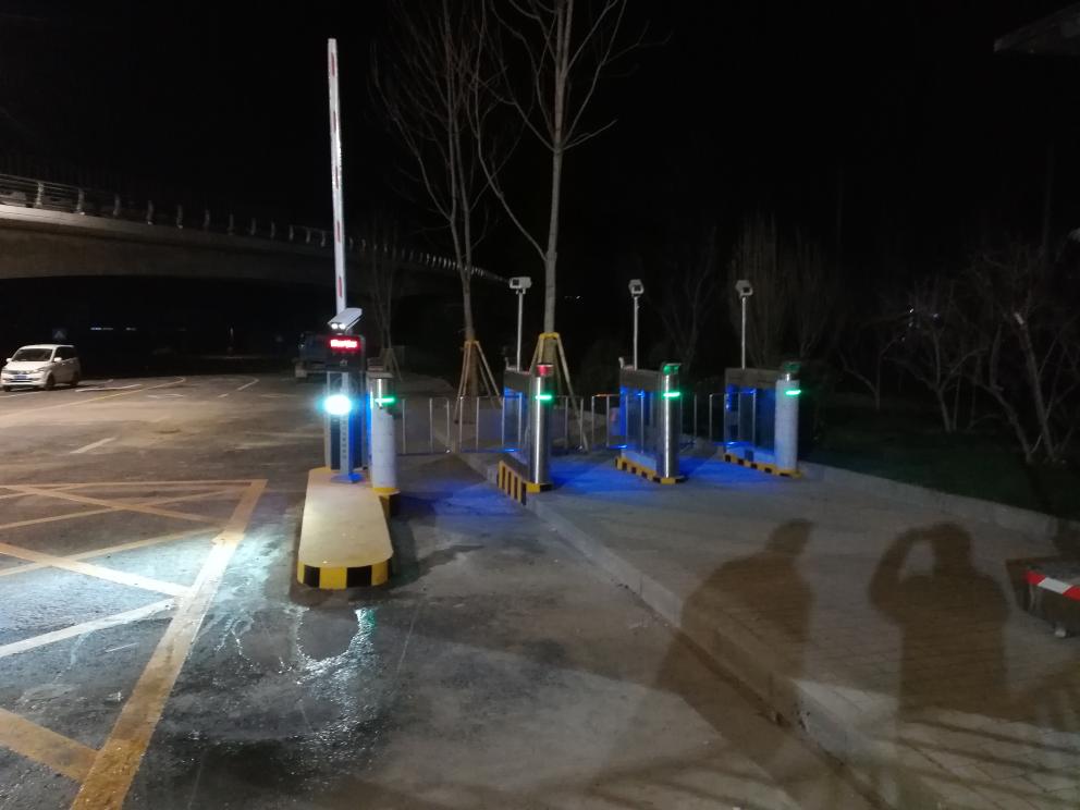 北京首钢集团简系列iii型车牌识别道闸系统