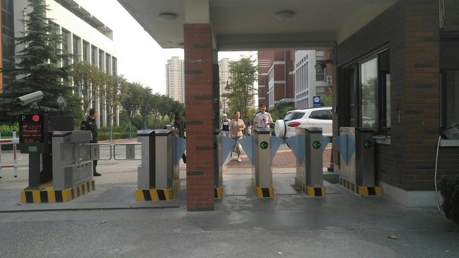 学校人脸识别门禁系统如何使用,学校门禁系统一套多少钱