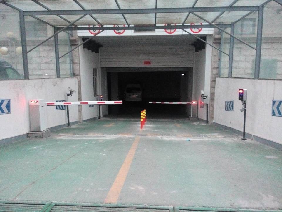 道闸升降杆工作原理，停车场的自动起落杆原理是什么